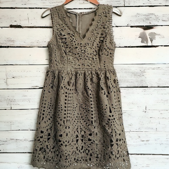 ALTAR’D STATE LACE DRESS. BEAUTIFUL GREEN OLIVE LINED DRESS. LIKE NEW! - Picture 14 of 15